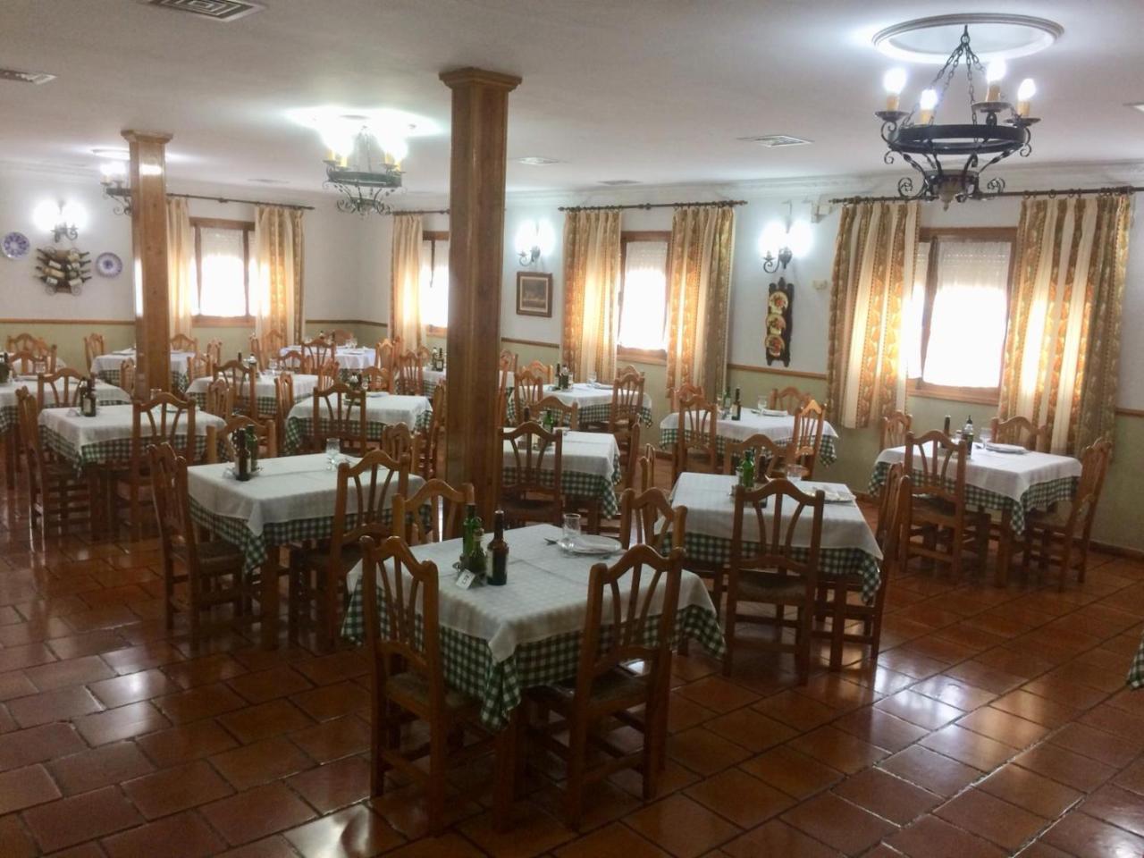 Hotel-Restaurante Venta Tomas Almuradiel Екстер'єр фото