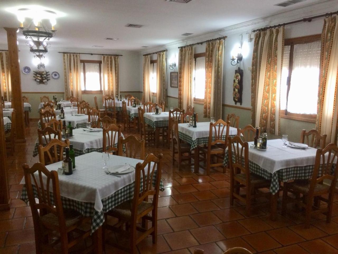 Hotel-Restaurante Venta Tomas Almuradiel Екстер'єр фото